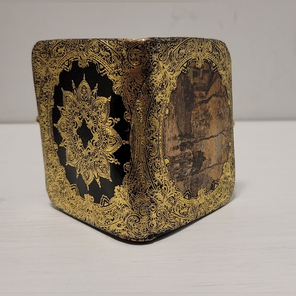 Rare Vintage Florentine Gold Embossed Italian Leather Coin Purse - Picture 9 of 10